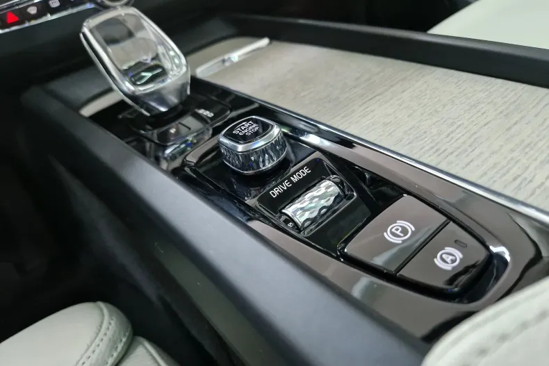 Volvo XC60 din 2020 cu 103.176 km - oferta VOL128518 - foto 24