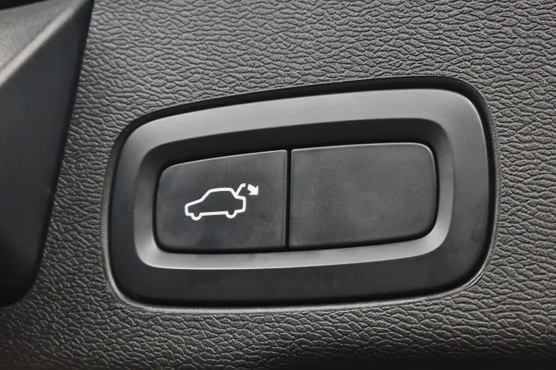 Volvo XC60 din 2020 cu 103.176 km - oferta VOL128518 - foto 33