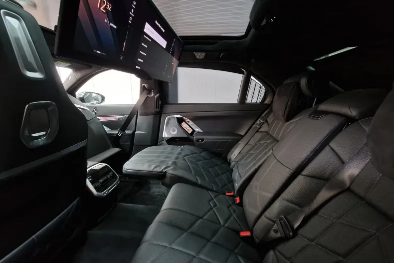 BMW Seria 7 din 2024 cu 6.138 km - oferta BMW128520 - foto 21