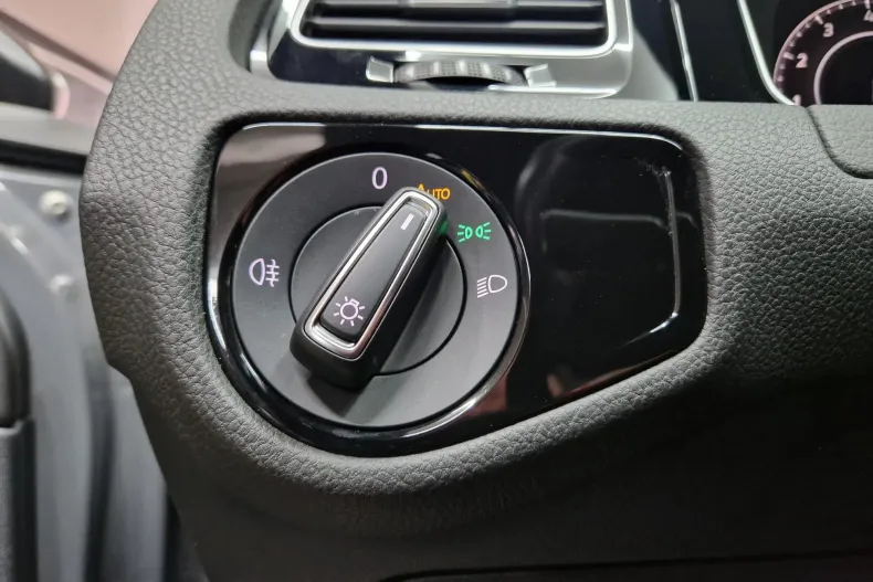 Volkswagen Golf din 2019 cu 154.787 km - oferta VOL128532 - foto 22