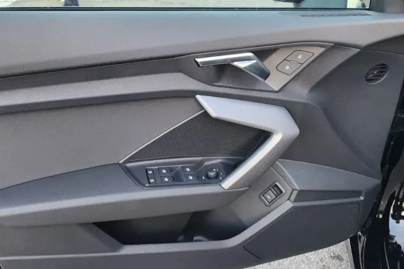 Audi A3 din 2024 cu 5 km - oferta AUD128718 - foto 4