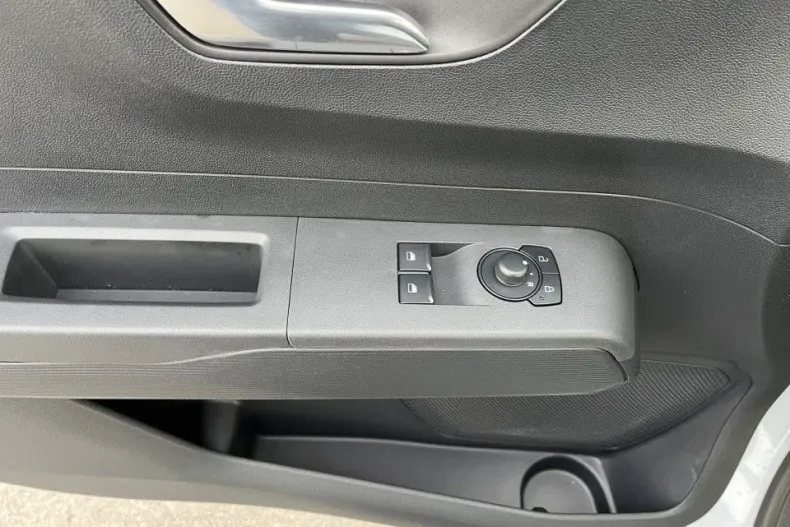 Ford Tourneo Courier din 2025 cu 1 km - oferta FOR129044 - foto 24