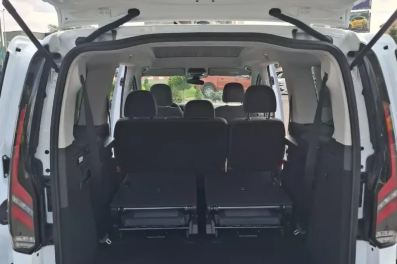 Ford Tourneo Connect din 2025 cu 1 km - oferta FOR129052 - foto 17