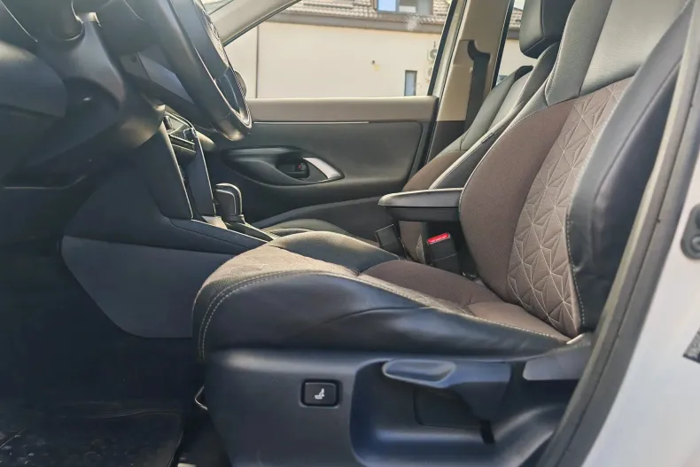 Toyota Yaris Cross din 2022 cu 99.620 km - oferta TOY129083 - foto 5