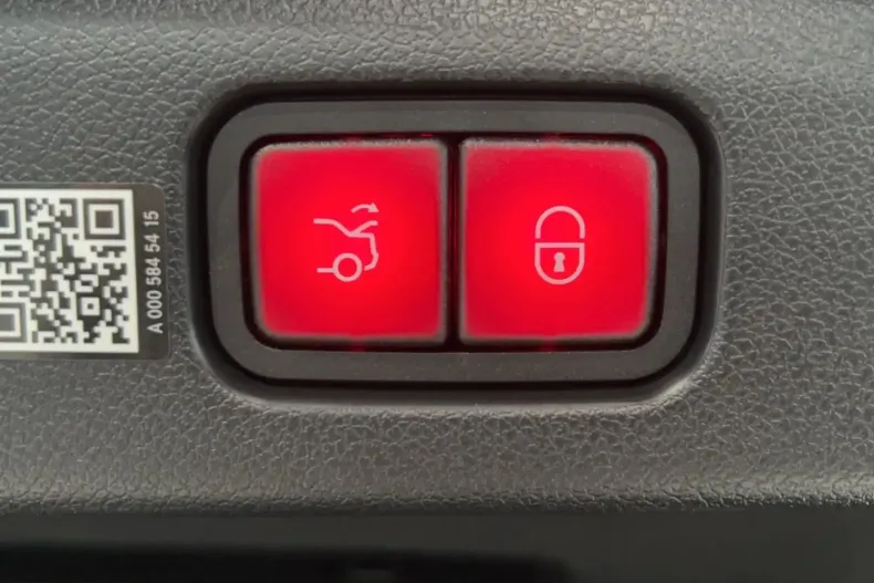 Mercedes-Benz E 400 din 2023 cu 12.000 km - oferta MER129119 - foto 17