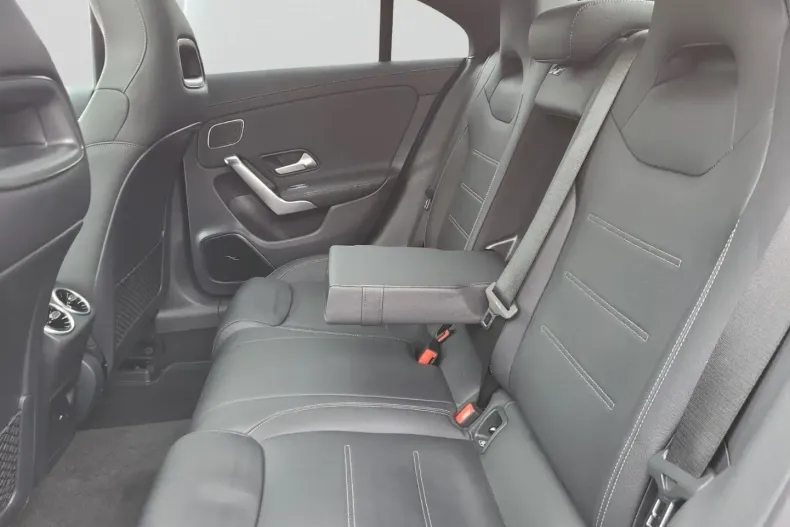 Mercedes-Benz CLA 45 AMG din 2024 cu 8.900 km - oferta MER129125 - foto 12