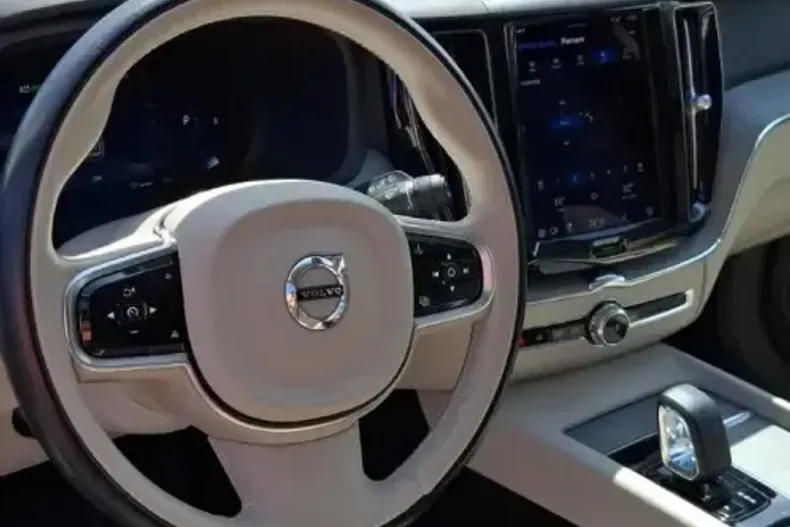 Volvo XC60 din 2023 cu 49.000 km - oferta VOL129156 - foto 4