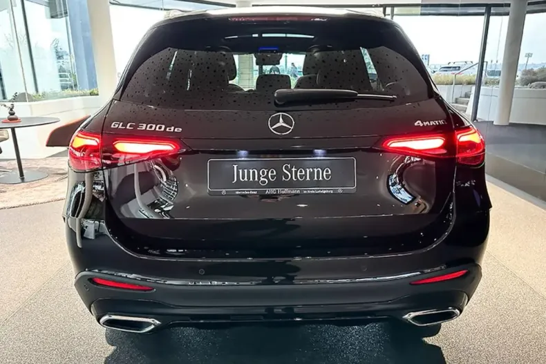 Mercedes-Benz GLC 300 din 2023 cu 30.619 km - oferta MER129158 - foto 4