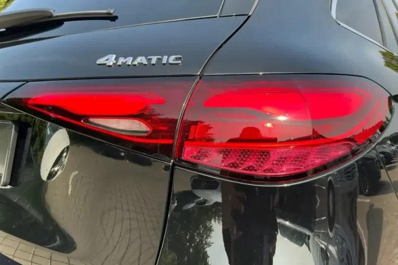 Mercedes-Benz GLC 300 din 2023 cu 43.883 km - oferta MER129166 - foto 10