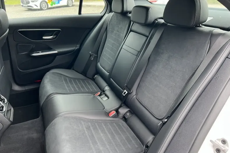 Mercedes-Benz C 400 din 2023 cu 12.690 km - oferta MER129172 - foto 14