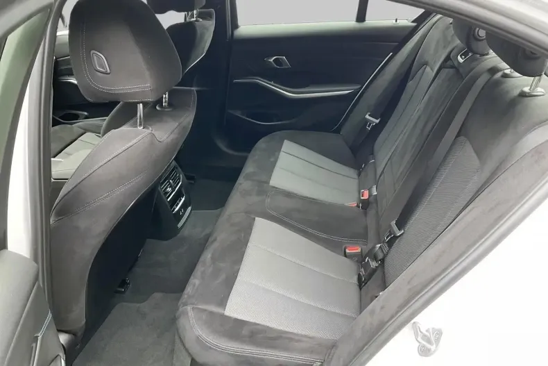 BMW 320 din 2025 cu 10.500 km - oferta BMW129188 - foto 5