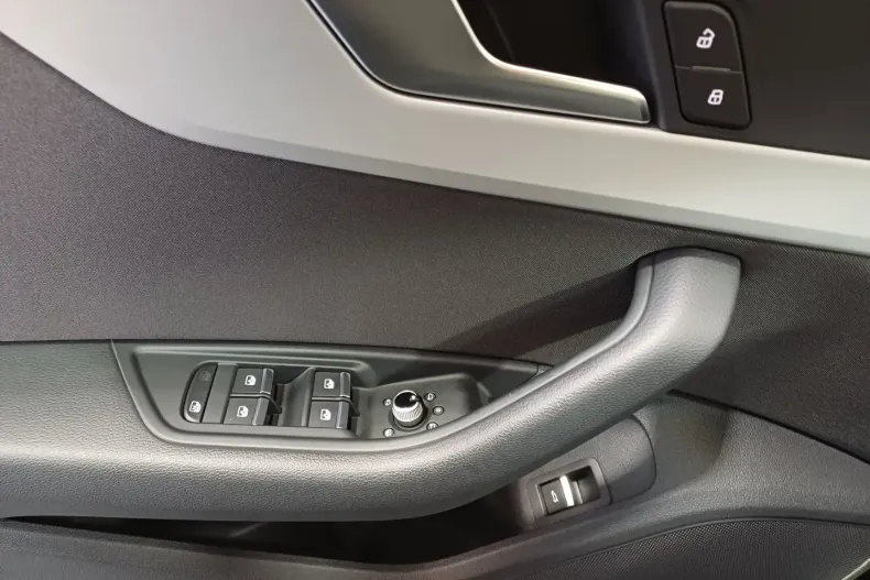 Audi A4 din 2022 cu 39.734 km - oferta AUD129196 - foto 5