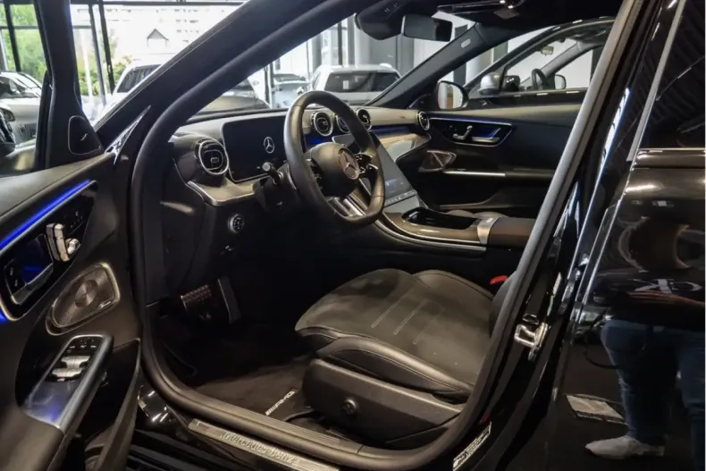 Mercedes-Benz C 400 din 2023 cu 42.572 km - oferta MER129199 - foto 6