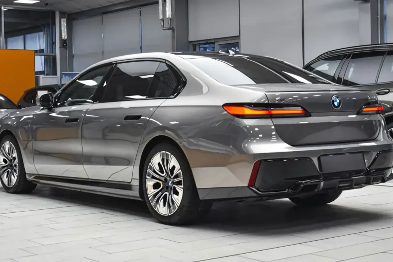 BMW 750 din 2024 cu 34.100 km - oferta BMW129208 - foto 6