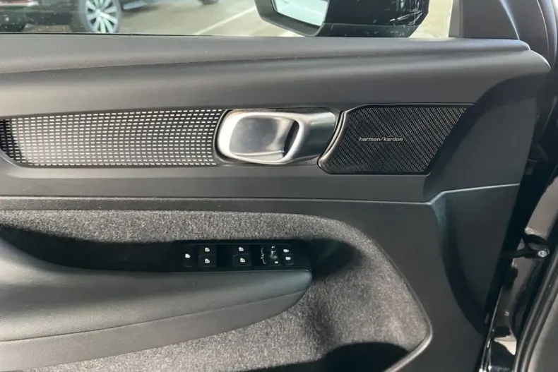 Volvo XC40 din 2020 cu 79.797 km - oferta VOL129225 - foto 17