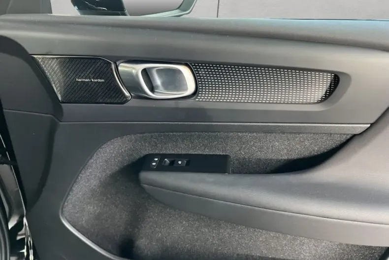 Volvo XC40 din 2020 cu 79.797 km - oferta VOL129225 - foto 20