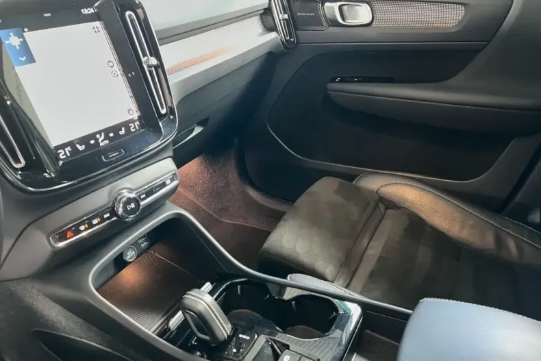 Volvo XC40 din 2020 cu 79.797 km - oferta VOL129225 - foto 25