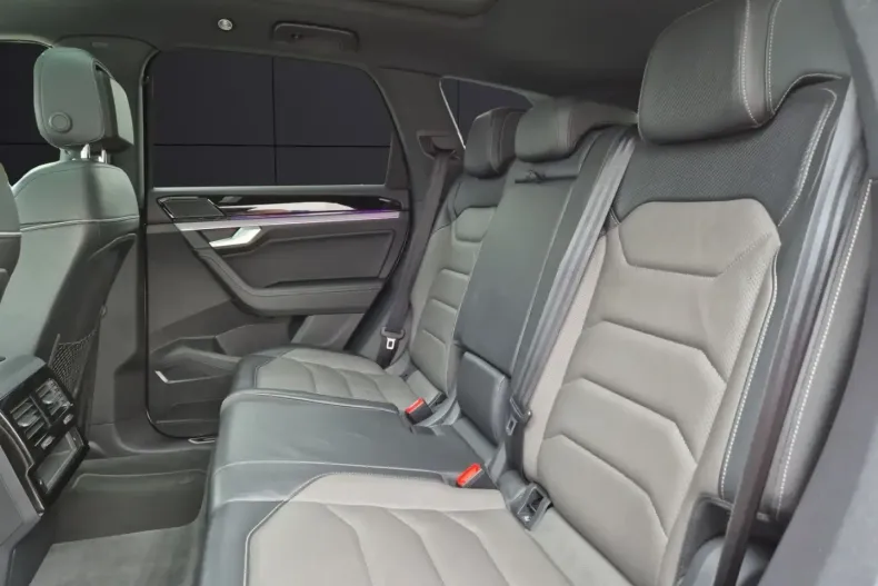 Volkswagen Touareg din 2021 cu 82.500 km - oferta VOL129240 - foto 12