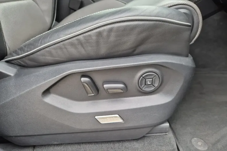 Volkswagen Touareg din 2021 cu 82.500 km - oferta VOL129240 - foto 25