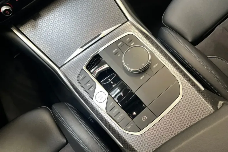 BMW 330 din 2023 cu 25.200 km - oferta BMW129268 - foto 11