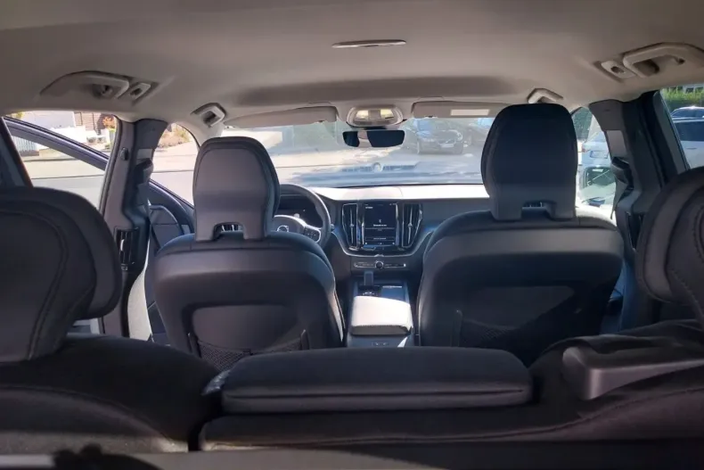 Volvo XC60 din 2024 cu 13.400 km - oferta VOL129342 - foto 12