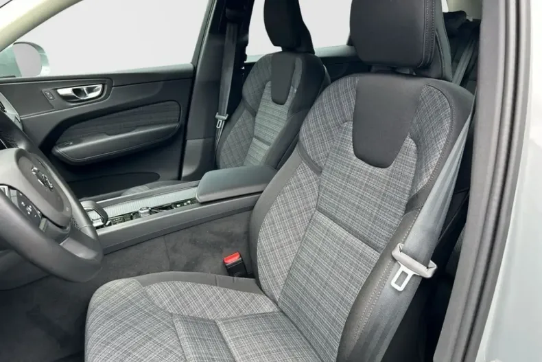 Volvo XC60 din 2024 cu 15.212 km - oferta VOL129343 - foto 11