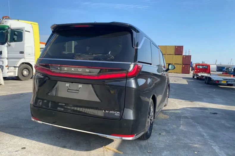 Lexus LM din 2024 cu 10 km - oferta LEX129497 - foto 2