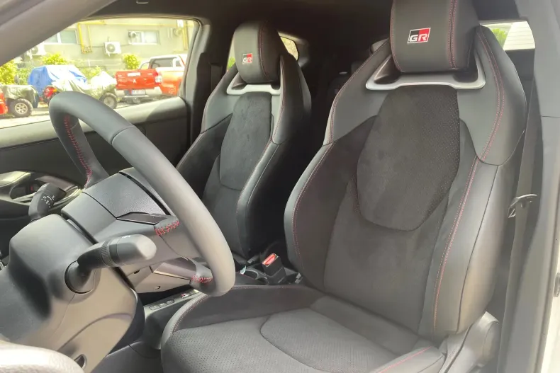 Toyota Yaris din 2024 cu 10 km - oferta TOY129502 - foto 11