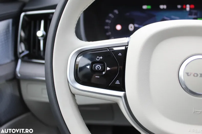 Volvo XC90 din 2025 cu 1.000 km - oferta VOL129519 - foto 19