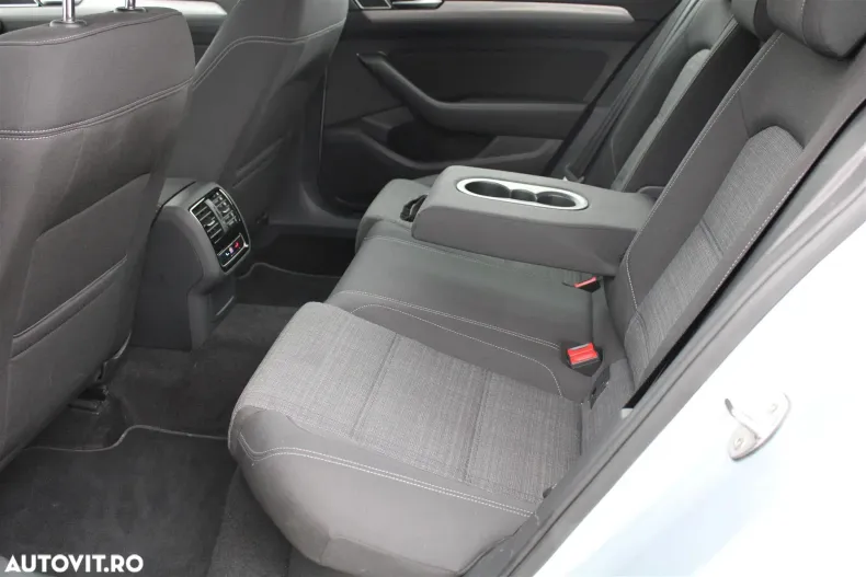 Volkswagen Passat din 2022 cu 130.419 km - oferta VOL129522 - foto 12