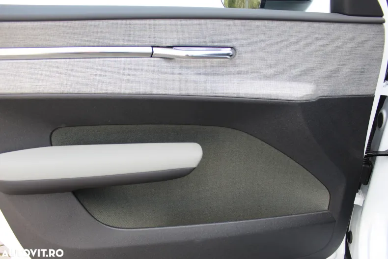 Volvo EX30 din 2024 cu 5 km - oferta VOL129524 - foto 3