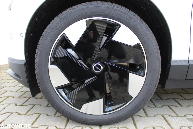 Volvo EX30 din 2024 cu 5 km - oferta VOL129524 - foto 5