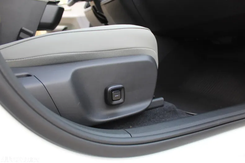 Volvo EX30 din 2024 cu 5 km - oferta VOL129524 - foto 17