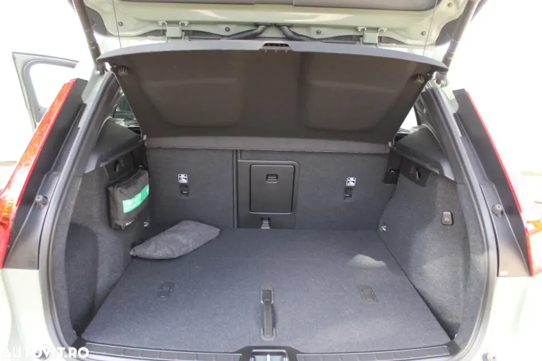 Volvo XC40 din 2025 cu 500 km - oferta VOL129540 - foto 3