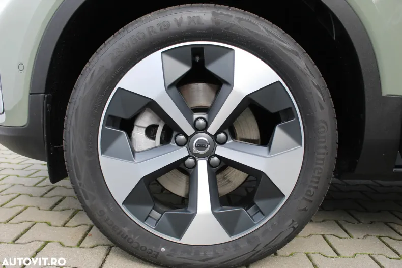 Volvo XC40 din 2025 cu 500 km - oferta VOL129540 - foto 8