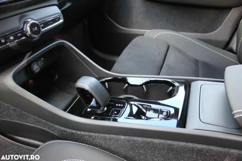 Volvo XC40 din 2025 cu 500 km - oferta VOL129540 - foto 24