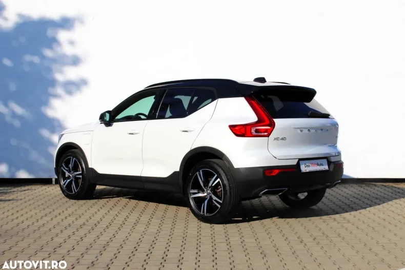 Volvo XC40 din 2020 cu 52.243 km - oferta VOL129548 - foto 3