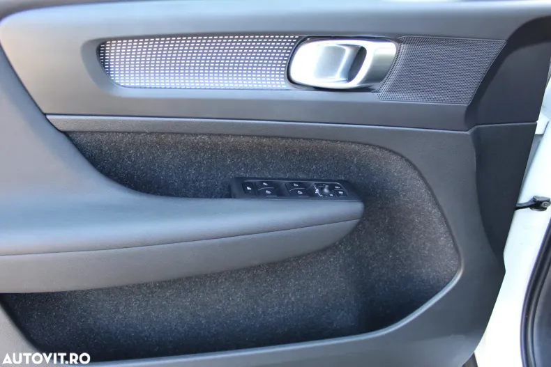 Volvo XC40 din 2020 cu 52.243 km - oferta VOL129548 - foto 10