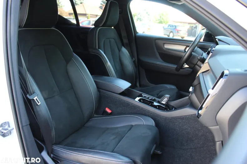 Volvo XC40 din 2020 cu 52.243 km - oferta VOL129548 - foto 12