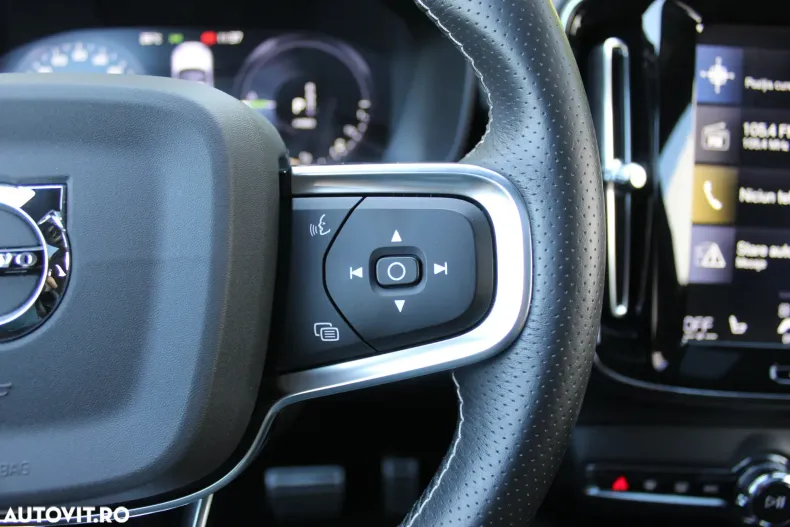 Volvo XC40 din 2020 cu 52.243 km - oferta VOL129548 - foto 19