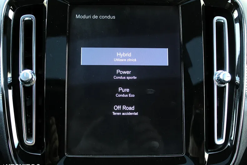 Volvo XC40 din 2020 cu 52.243 km - oferta VOL129548 - foto 28