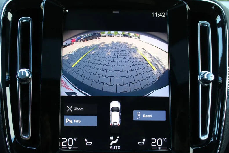 Volvo XC40 din 2020 cu 52.243 km - oferta VOL129548 - foto 30