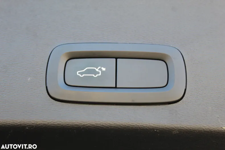 Volvo XC40 din 2020 cu 52.243 km - oferta VOL129548 - foto 32