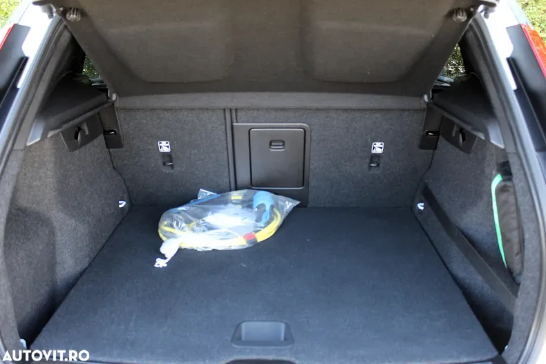 Volvo XC40 din 2020 cu 52.243 km - oferta VOL129548 - foto 33