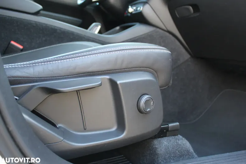 Volvo XC40 din 2020 cu 52.243 km - oferta VOL129548 - foto 34