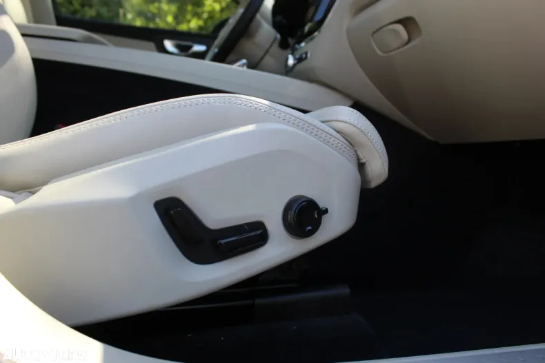 Volvo XC60 din 2025 cu 5 km - oferta VOL129549 - foto 34