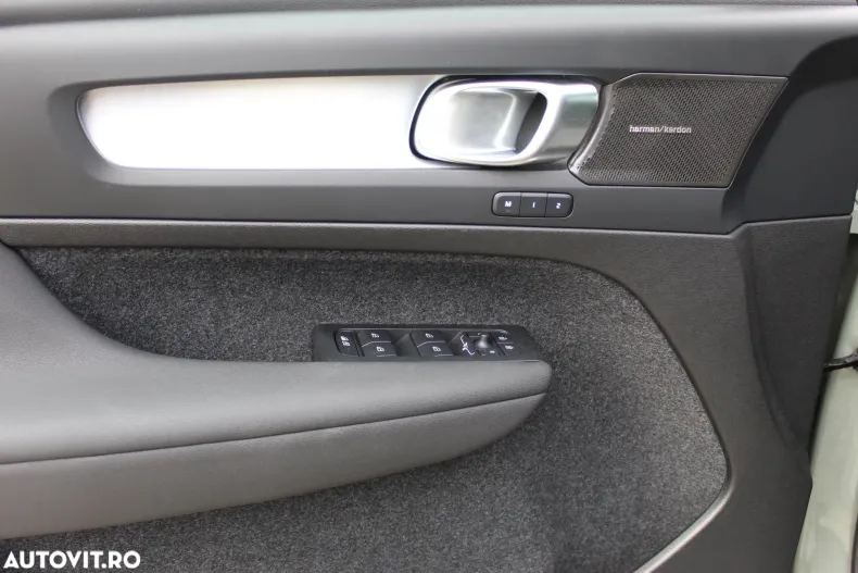 Volvo XC40 din 2025 cu 3.000 km - oferta VOL129554 - foto 9