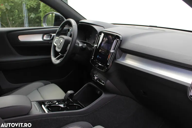 Volvo XC40 din 2025 cu 3.000 km - oferta VOL129554 - foto 12