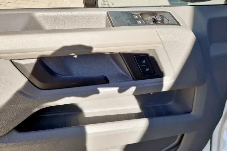 Volkswagen Crafter din 2025 cu 5.000 km - oferta VOL129631 - foto 15