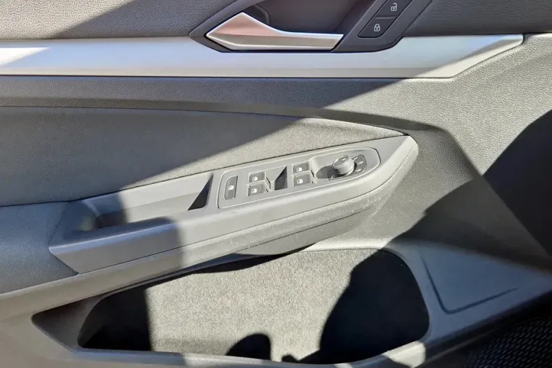 Volkswagen Golf din 2020 cu 54.074 km - oferta VOL129636 - foto 17